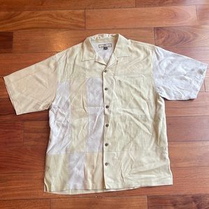 Tommy Bahama men’s shirt sleeve tan & cream colored palm pattern camp shirt
